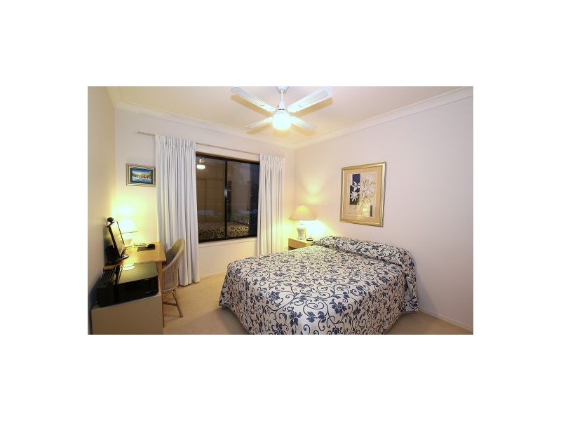 2 Stingray Crescent, Burleigh Waters QLD 4220