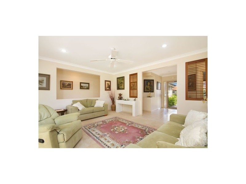 6 Shoalwater Court, Burleigh Waters QLD 4220