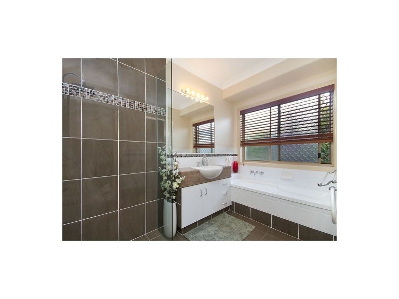 6 Shoalwater Court, Burleigh Waters QLD 4220