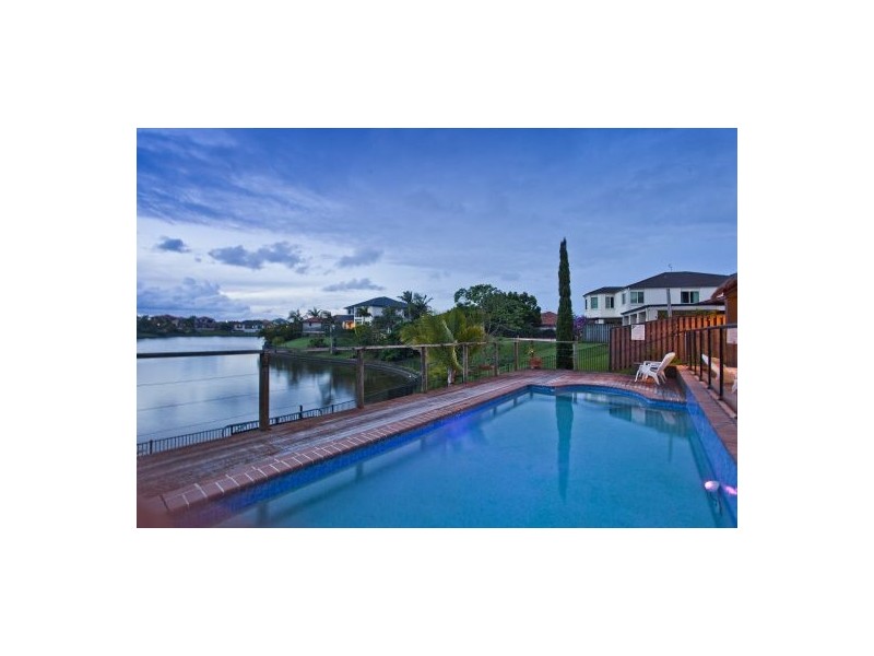186 Dunlin Drive, Burleigh Waters QLD 4220