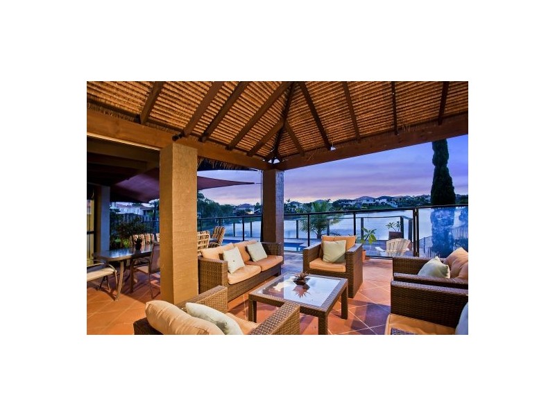 186 Dunlin Drive, Burleigh Waters QLD 4220