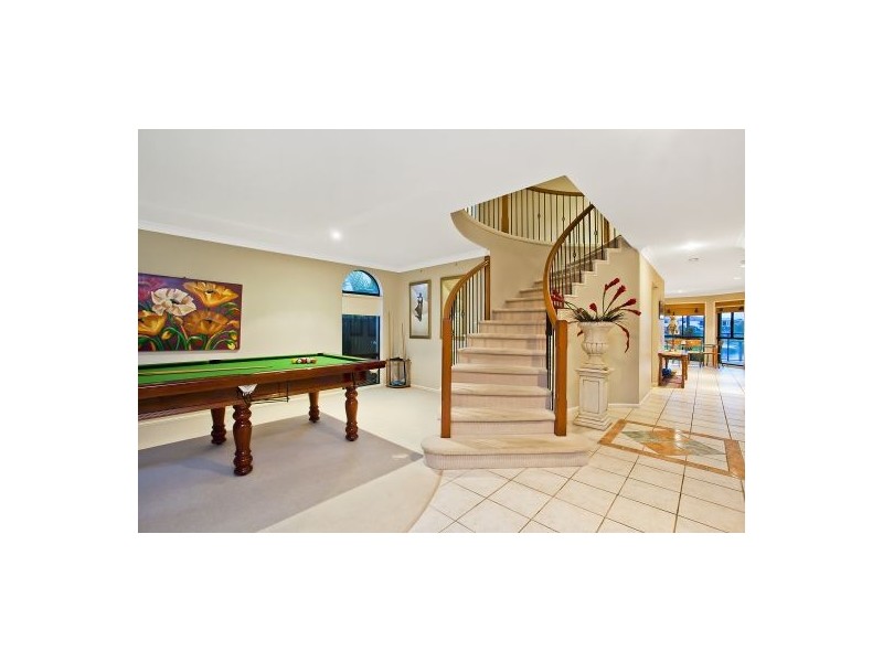 186 Dunlin Drive, Burleigh Waters QLD 4220