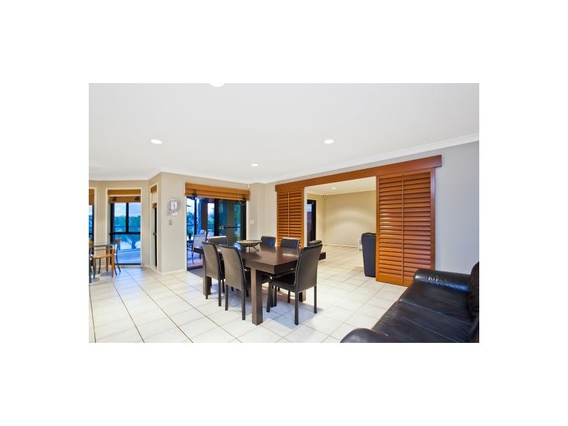 186 Dunlin Drive, Burleigh Waters QLD 4220