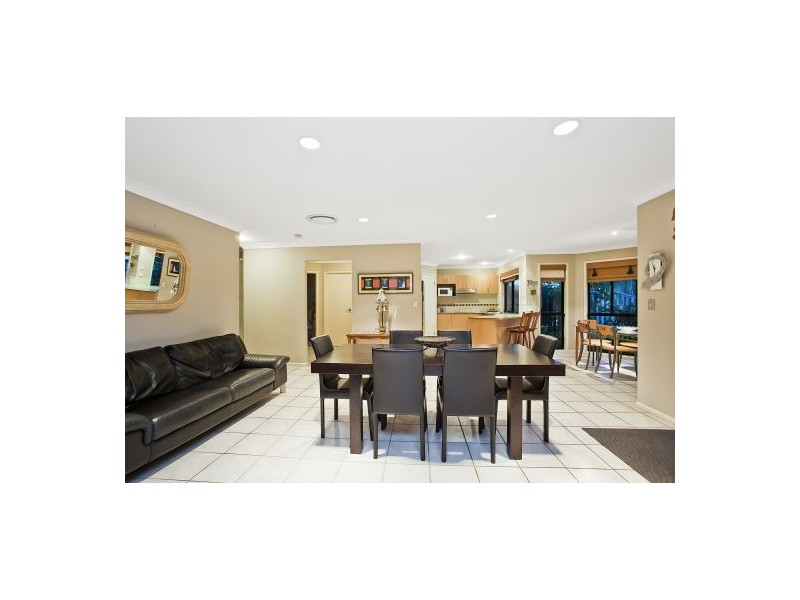 186 Dunlin Drive, Burleigh Waters QLD 4220