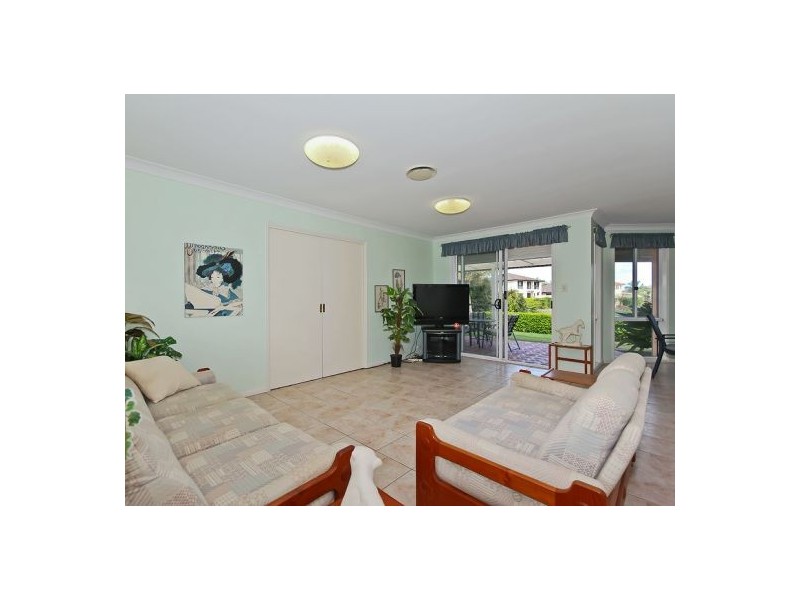 136 Dunlin Drive, Burleigh Waters QLD 4220