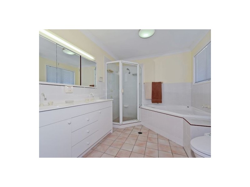 136 Dunlin Drive, Burleigh Waters QLD 4220