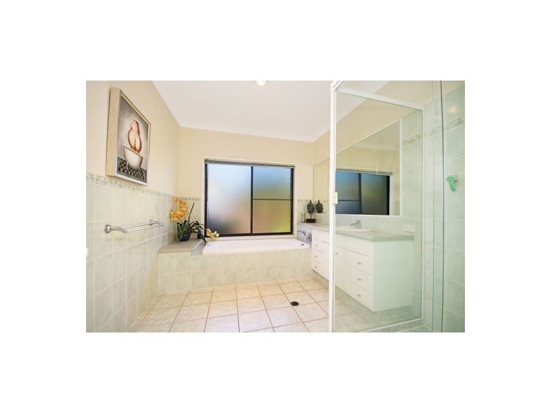 8 Crozet Court, Burleigh Waters QLD 4220