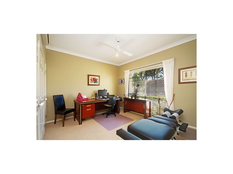 8 Crozet Court, Burleigh Waters QLD 4220