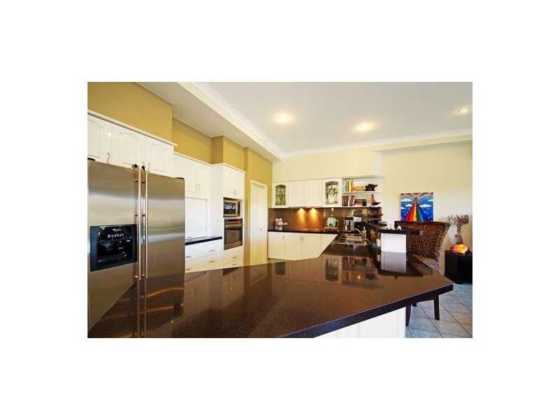 8 Crozet Court, Burleigh Waters QLD 4220