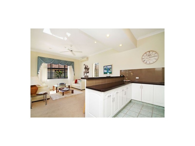 8 Crozet Court, Burleigh Waters QLD 4220