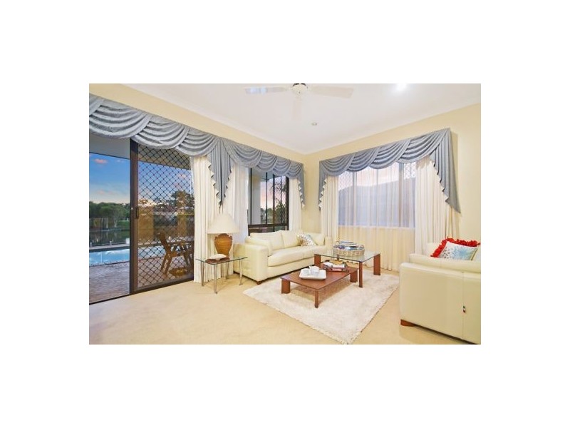 8 Crozet Court, Burleigh Waters QLD 4220