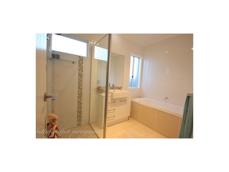 70 Albion Avenue, Miami QLD 4220