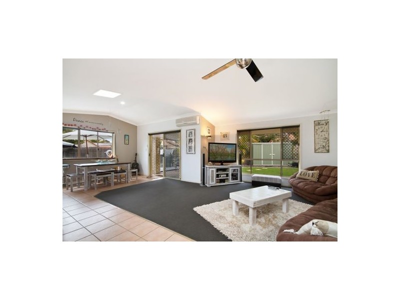 1/4 Carrisa Court, Currumbin Waters QLD 4223