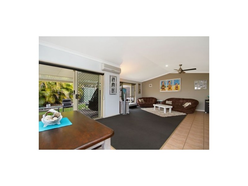 1/4 Carrisa Court, Currumbin Waters QLD 4223