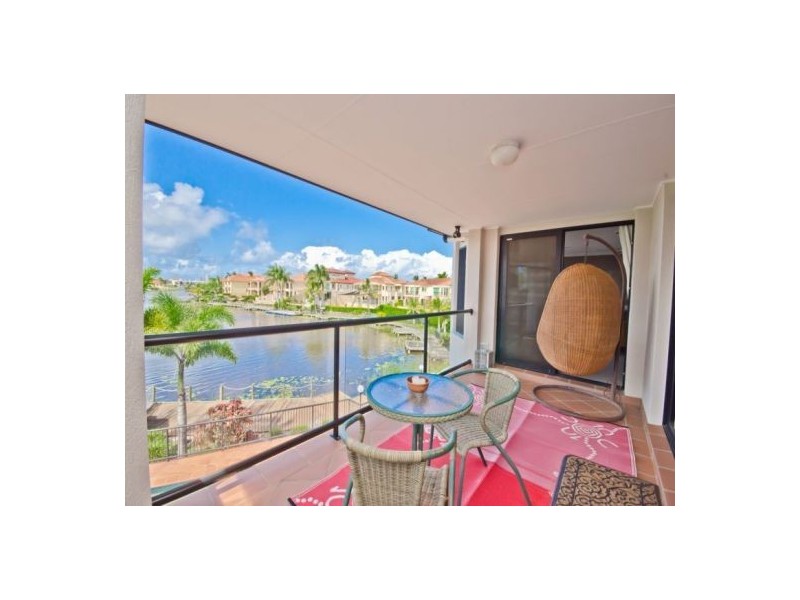 31 Istana View, Clear Island Waters QLD 4226