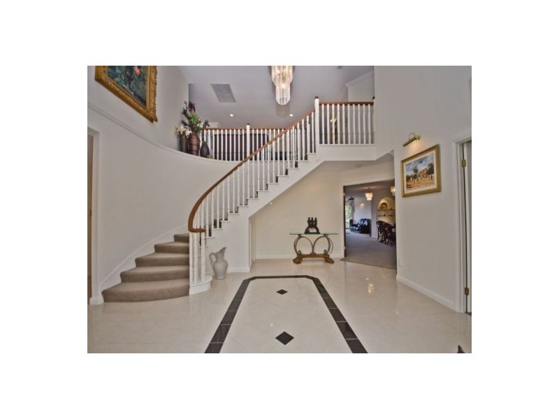 31 Istana View, Clear Island Waters QLD 4226