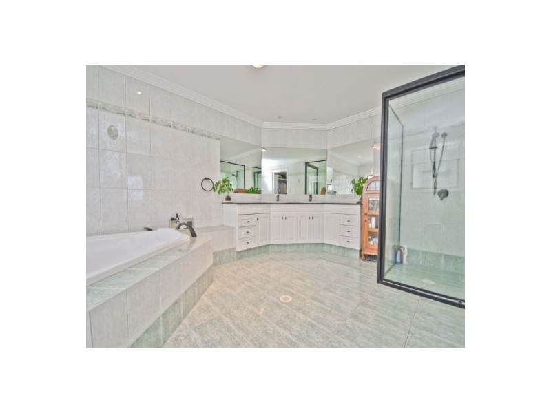 31 Istana View, Clear Island Waters QLD 4226