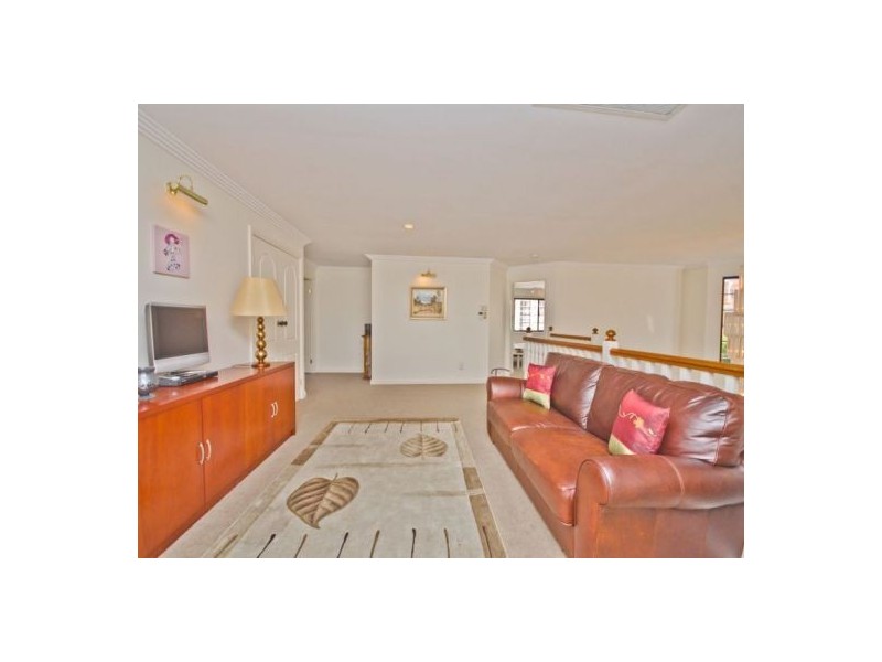 31 Istana View, Clear Island Waters QLD 4226