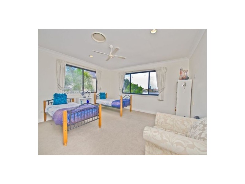 31 Istana View, Clear Island Waters QLD 4226
