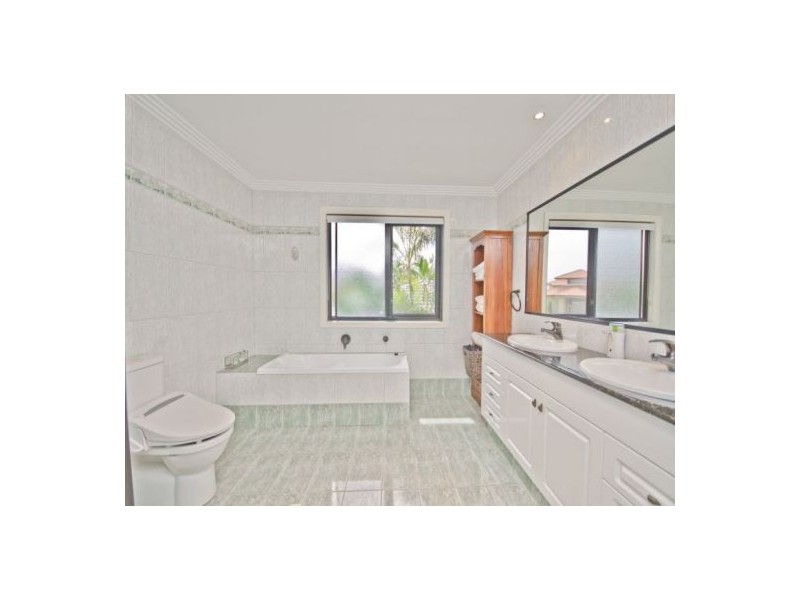 31 Istana View, Clear Island Waters QLD 4226