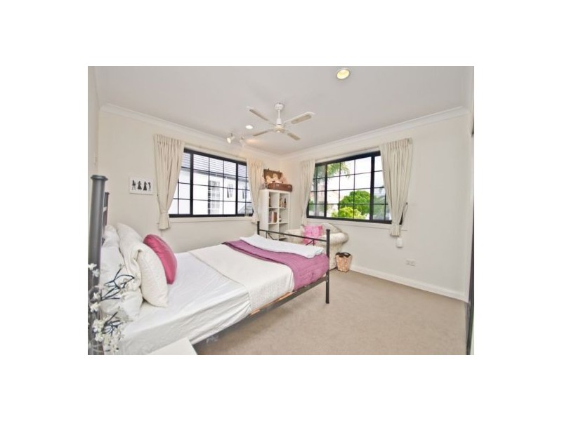 31 Istana View, Clear Island Waters QLD 4226
