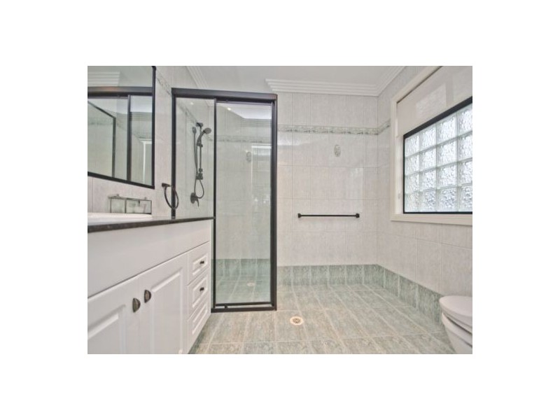 31 Istana View, Clear Island Waters QLD 4226