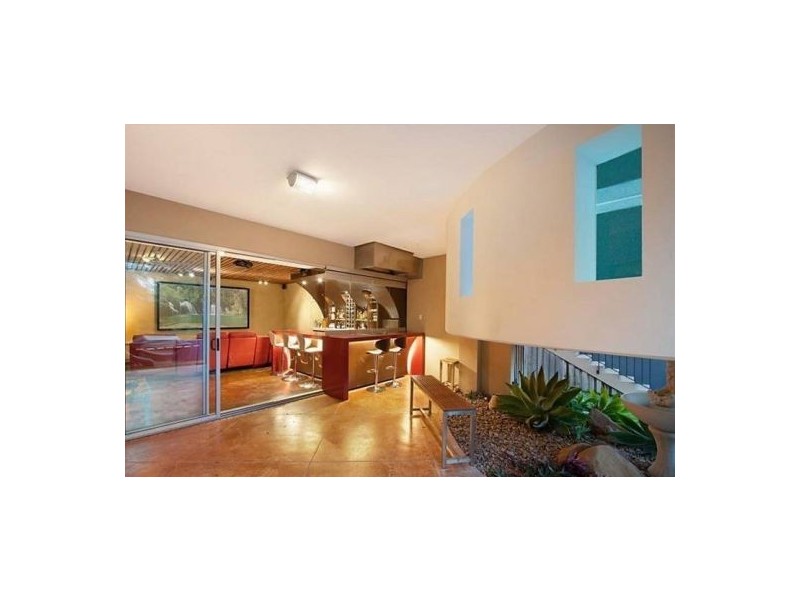 37 West Street, Burleigh Heads QLD 4220