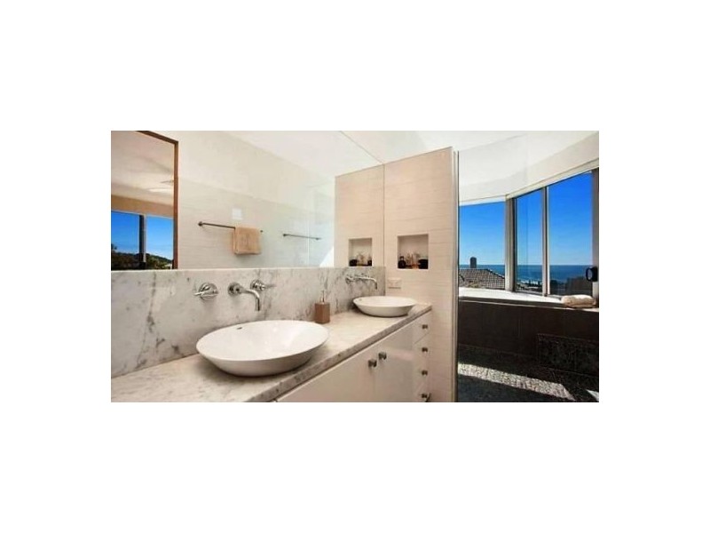 37 West Street, Burleigh Heads QLD 4220