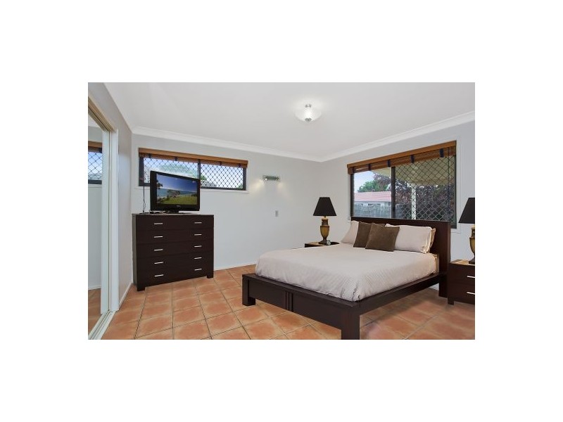 1/8 Hillstar Avenue, Burleigh Waters QLD 4220