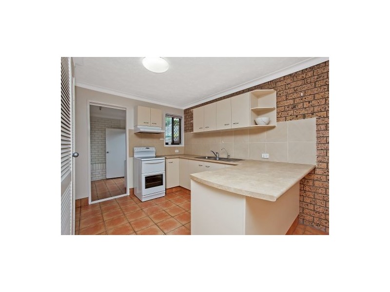 1/8 Hillstar Avenue, Burleigh Waters QLD 4220