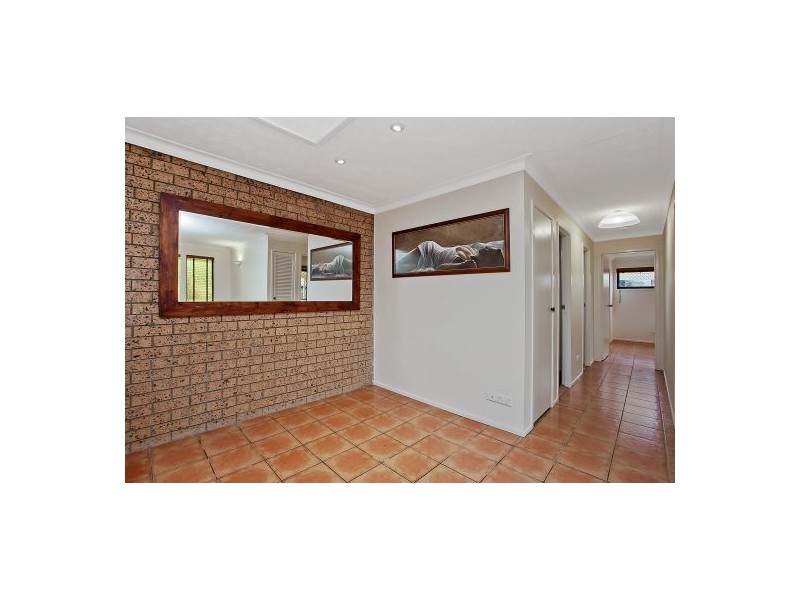 1/8 Hillstar Avenue, Burleigh Waters QLD 4220