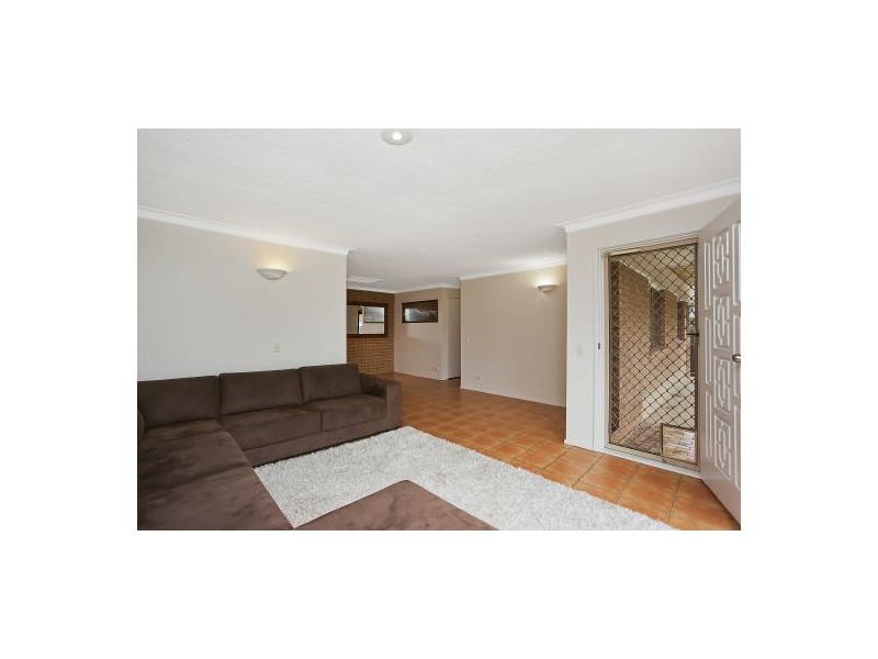 1/8 Hillstar Avenue, Burleigh Waters QLD 4220