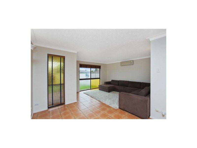 1/8 Hillstar Avenue, Burleigh Waters QLD 4220