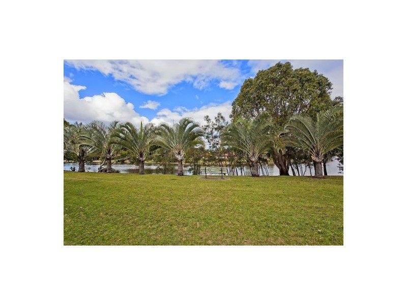 1/8 Hillstar Avenue, Burleigh Waters QLD 4220