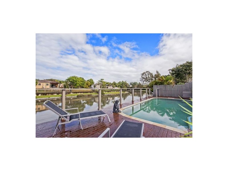 20 Lakes Circuit, Burleigh Waters QLD 4220