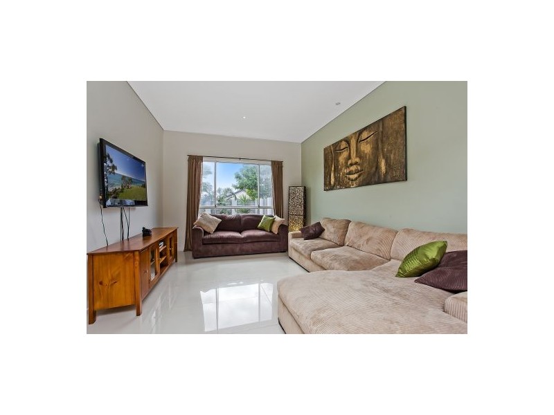 20 Lakes Circuit, Burleigh Waters QLD 4220