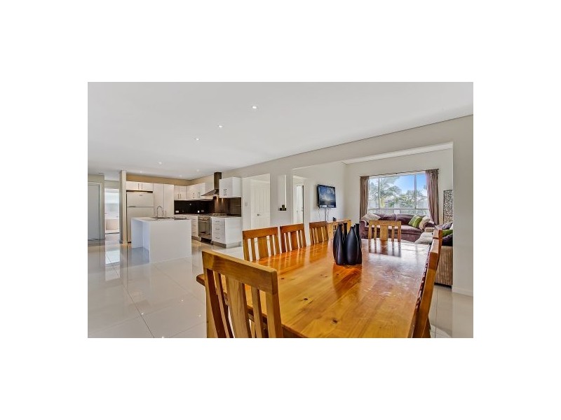 20 Lakes Circuit, Burleigh Waters QLD 4220