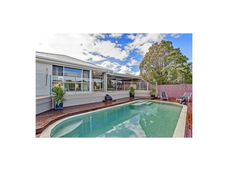 20 Lakes Circuit, Burleigh Waters QLD 4220