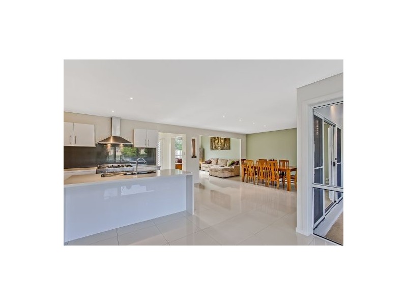20 Lakes Circuit, Burleigh Waters QLD 4220