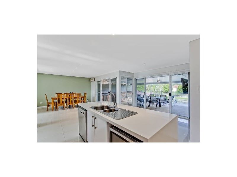 20 Lakes Circuit, Burleigh Waters QLD 4220