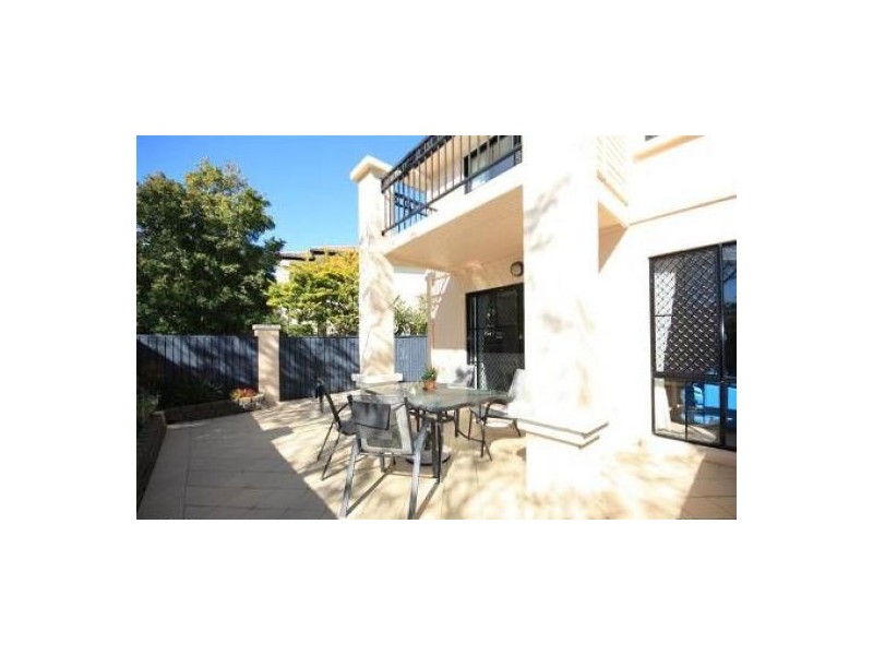 14/2 Beachcomber Court, Burleigh Waters QLD 4220