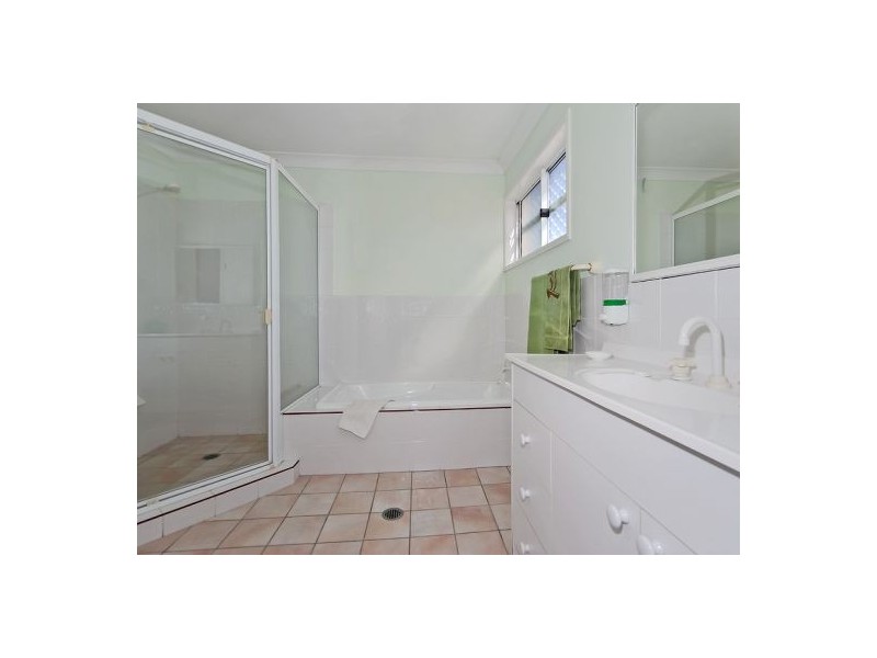 136 Dunlin Drive, Burleigh Waters QLD 4220
