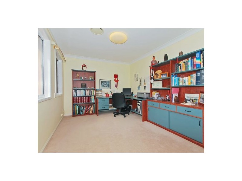 136 Dunlin Drive, Burleigh Waters QLD 4220