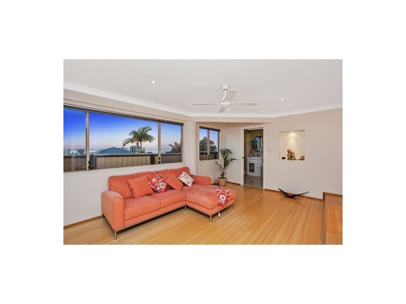 39 Hill Avenue, Burleigh Heads QLD 4220