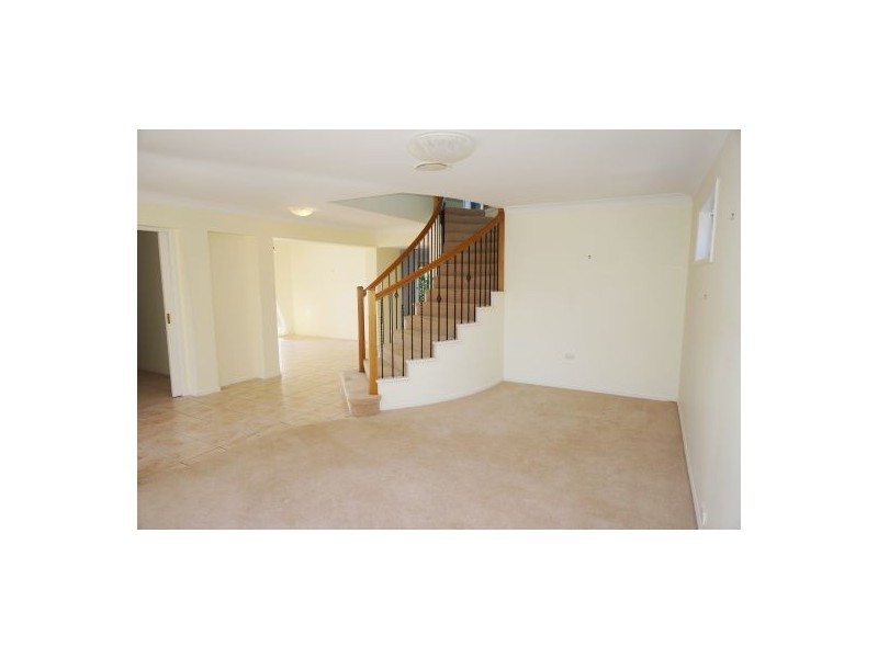 136 Dunlin Drive, Burleigh Waters QLD 4220