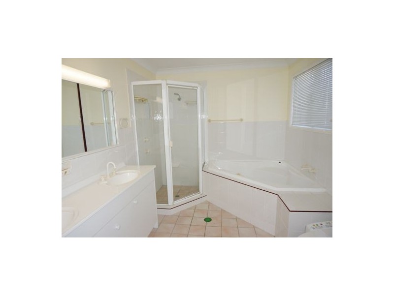 136 Dunlin Drive, Burleigh Waters QLD 4220