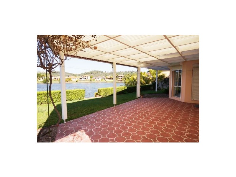 136 Dunlin Drive, Burleigh Waters QLD 4220