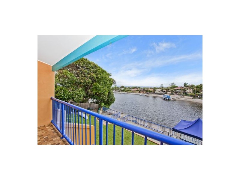 1/6 Orvieto Avenue, Mermaid Waters QLD 4218