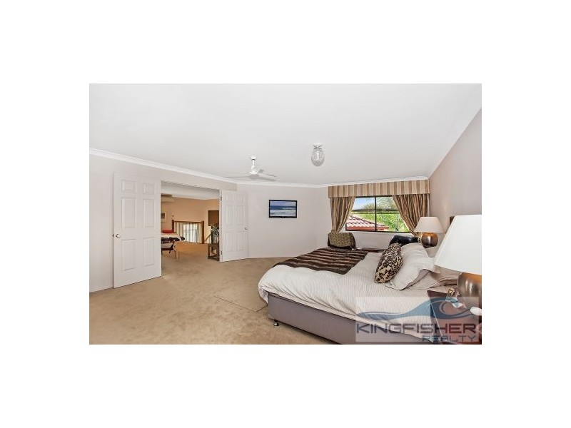 33 Sea Eagle Drive, Burleigh Waters QLD 4220