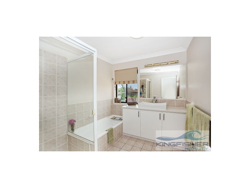 33 Sea Eagle Drive, Burleigh Waters QLD 4220